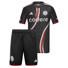 River Plate Tredjedraktsett Barn 2024-25 Kortermet (+ korte bukser)